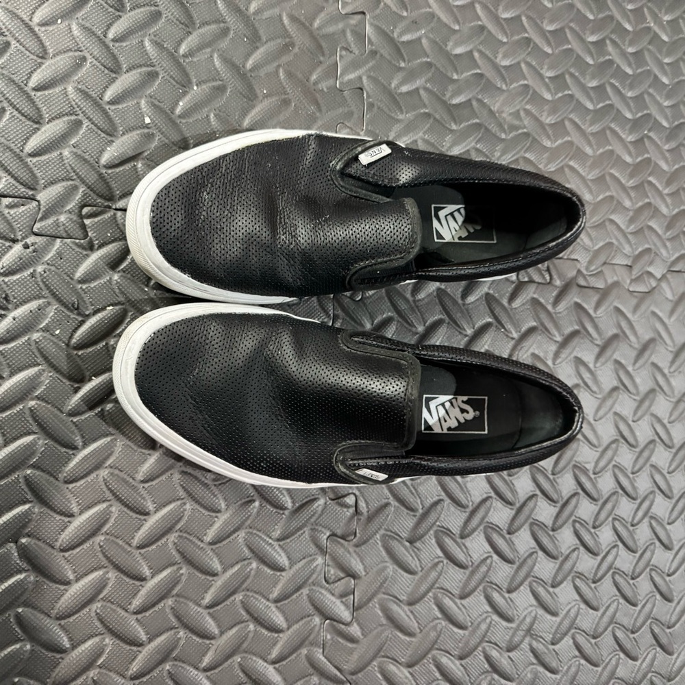 Men’s black vans size 8.5 leather uppers